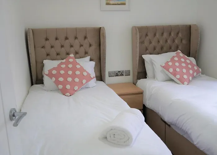 Cowper Townhouse Apartment *